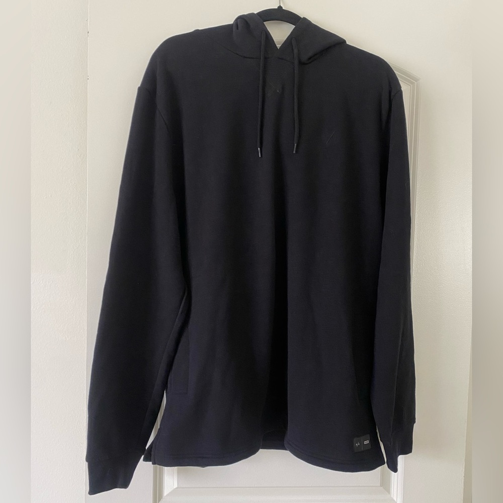 Globe Men's Black Hoodie with pockets.